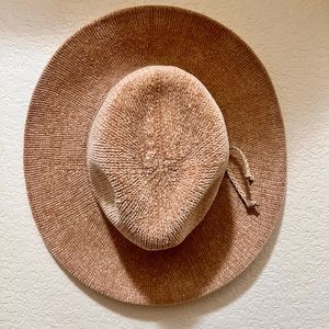 Cute beige hat worn once